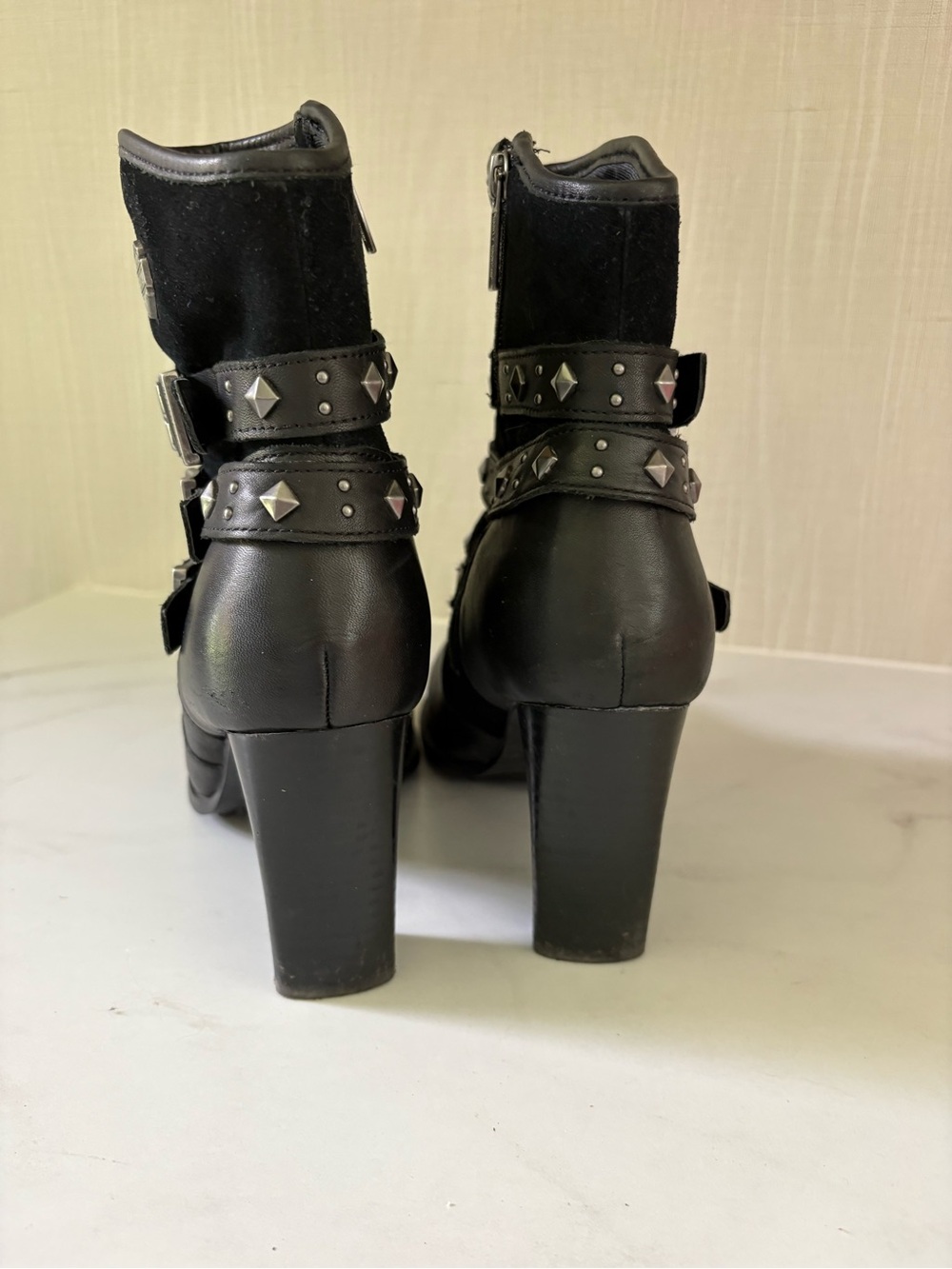 Harley-Davidson Women's Black Studded Leather Ankle Boots SZ-8M - Picture 8 of 10